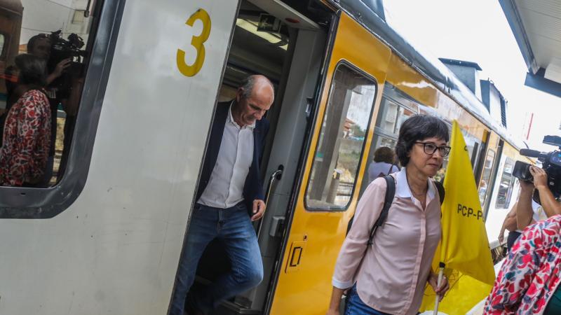 Viagem de Comboio na Linha do Oeste